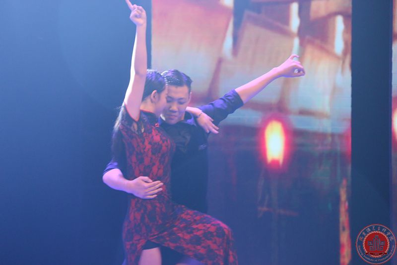 北京演艺专修学院隆重举行2017届毕业典礼