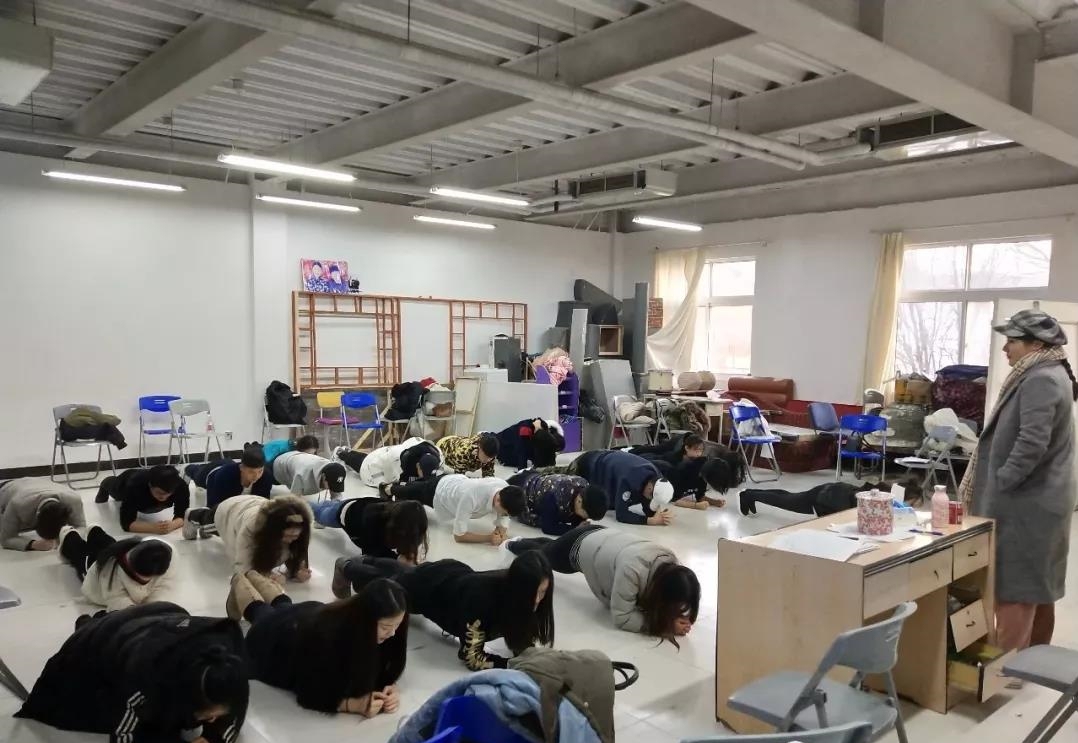 朝气蓬勃 不断进步 新学期 新目标 朝气蓬勃 不断进步 新学期 新目标