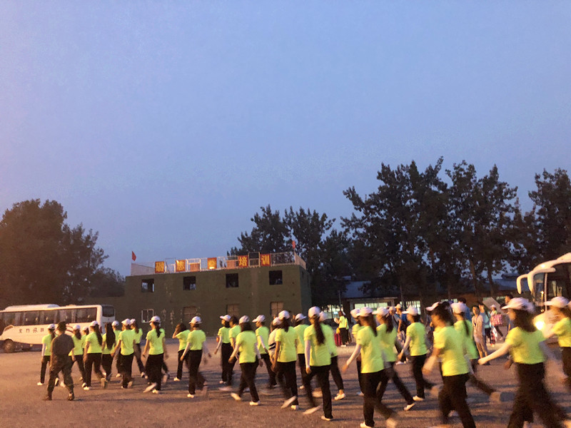 人气火爆 ——北京演艺专修学院2018新生报到首日现场直击