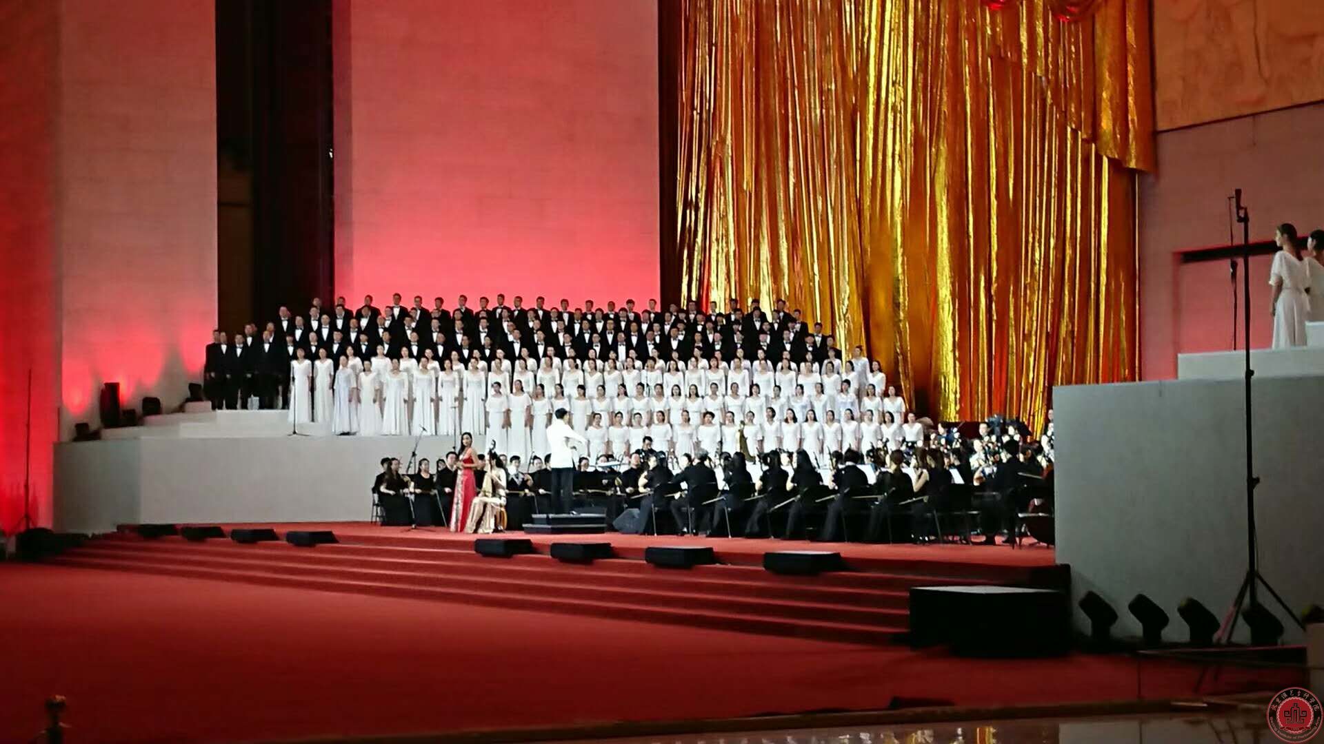 音乐系学生与李云迪、谭维维等14位明星同台演出