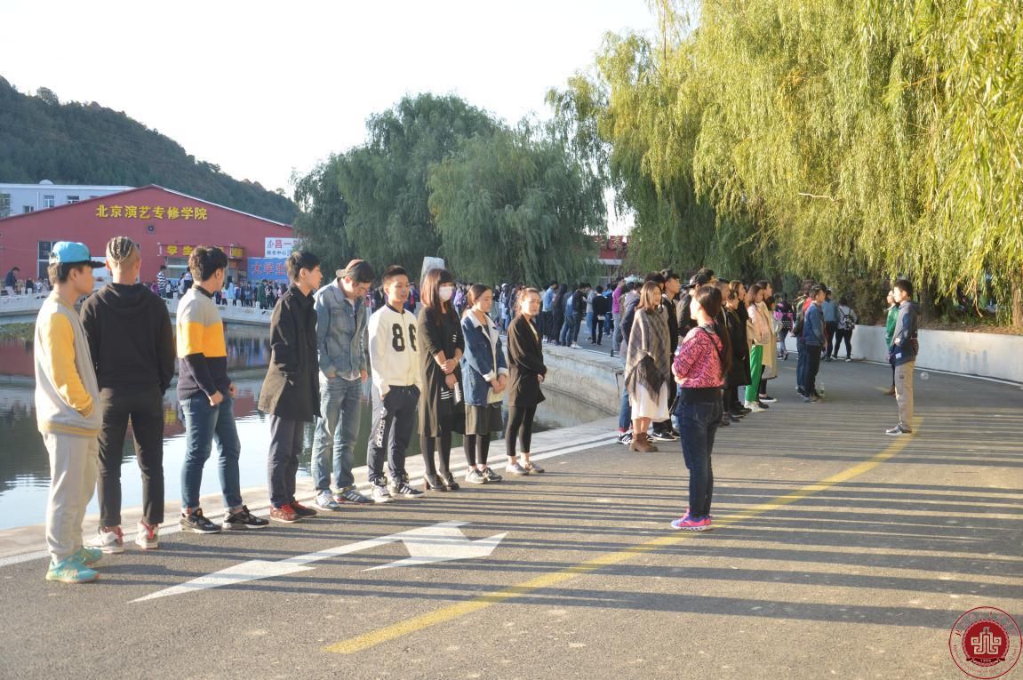 新校区晨练展我院学生风采