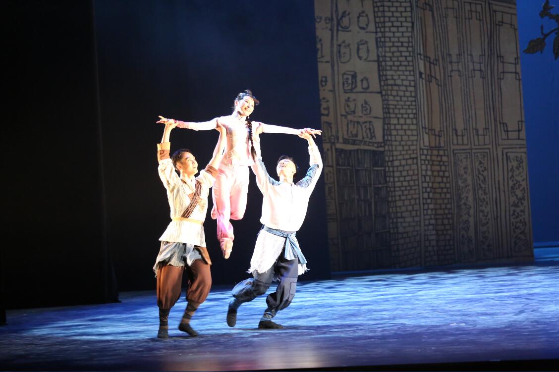 我院大型原创舞剧《金蝉塑与糖人宝》首演大获成功 我院大型原创舞剧《金蝉塑与糖人宝》首演大获成功