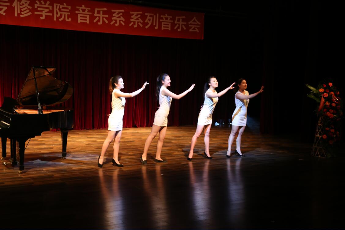 “追寻梦想，继续前行”主题毕业音乐会成功举办