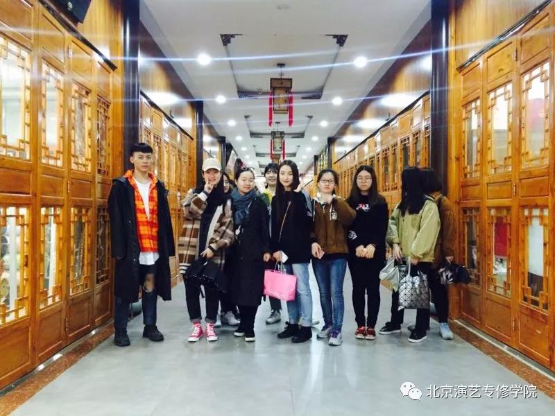 北京演艺专修学院艺术设计系服装专业学生外出考察