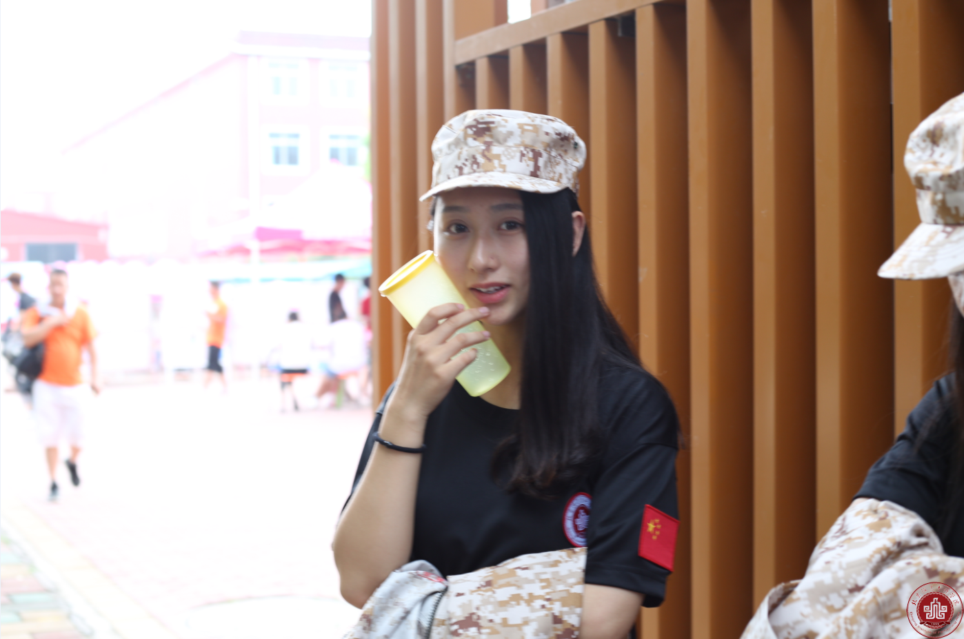 又是一年开学季，北京演艺专修学院新生报到美女帅哥如云