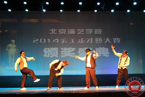 北国才子佳人，演艺羽世而立