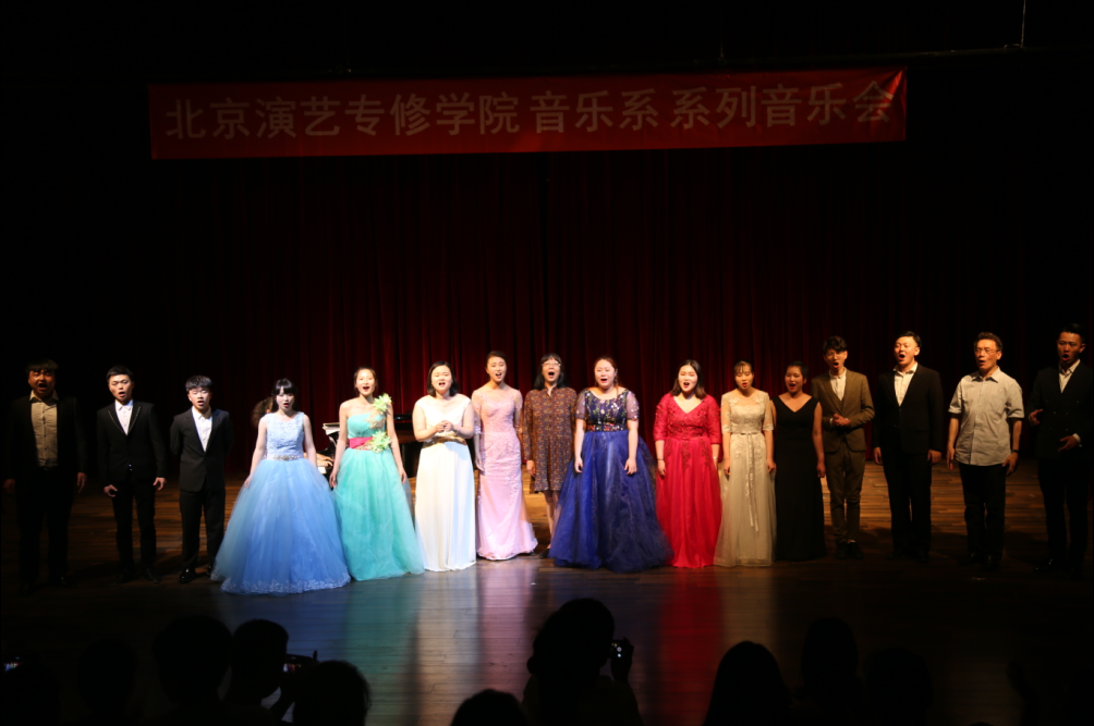 朱振山、樊其光教授美声、民族声乐教学班音乐会成功举办 朱振山、樊其光教授美声、民族声乐教学班音乐会成功举办