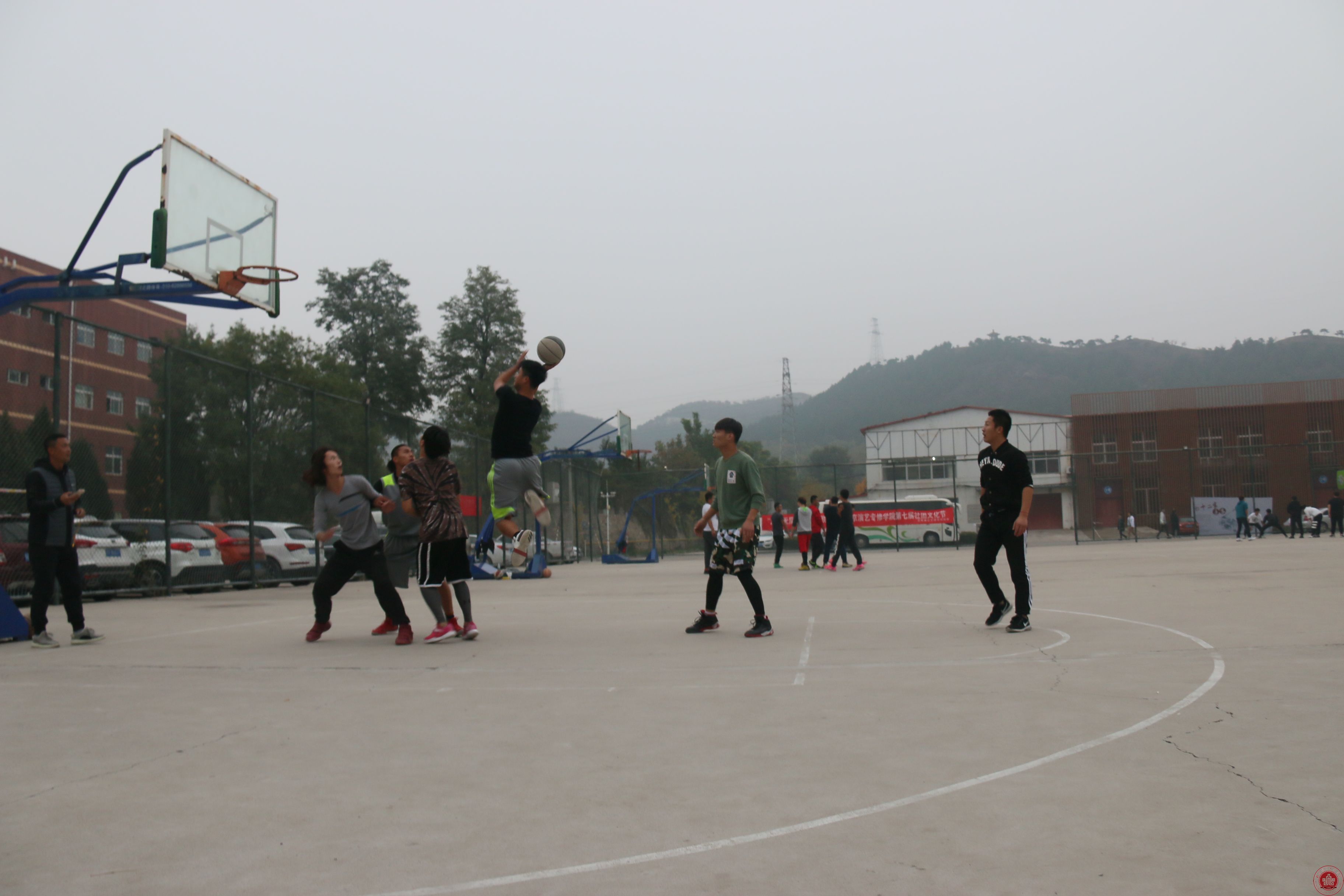 我院成功举办首届3V3学生篮球对抗赛 我院成功举办首届3V3学生篮球对抗赛