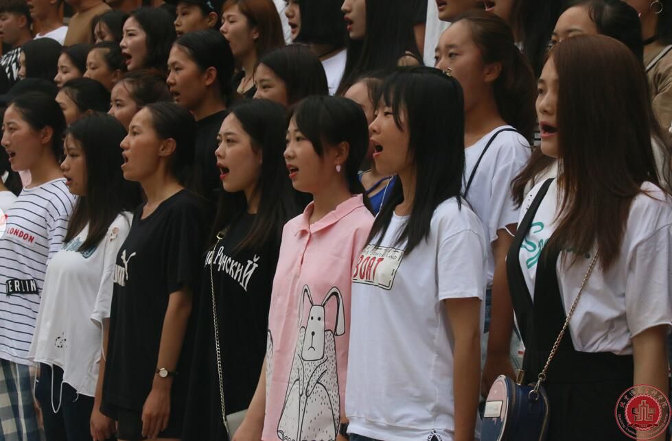 2017级新生晨读活动拉开帷幕