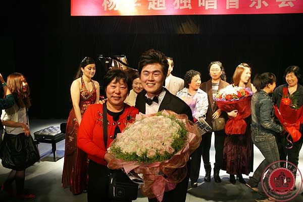 我院优秀毕业生杨学超今日随中国青年艺术团出访印度 我院优秀毕业生杨学超今日随中国青年艺术团出访印度