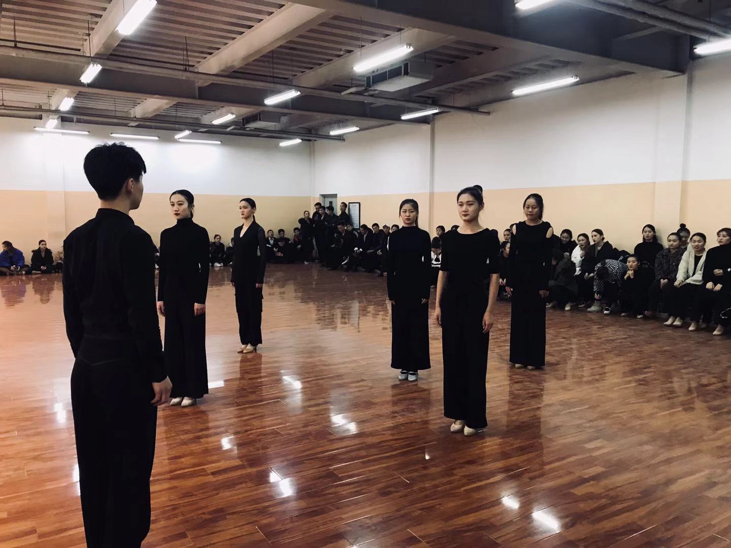 北京演艺专修学院舞蹈系国标舞专业举行模拟赛 北京演艺专修学院舞蹈系国标舞专业举行模拟赛