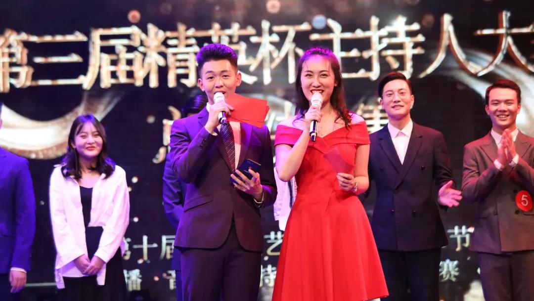 第十届艺术节“精英杯”主持人大赛圆满落幕。 第十届艺术节“精英杯”主持人大赛圆满落幕。