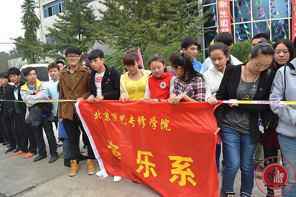 我院秋季拔河比赛预赛阶段圆满结束