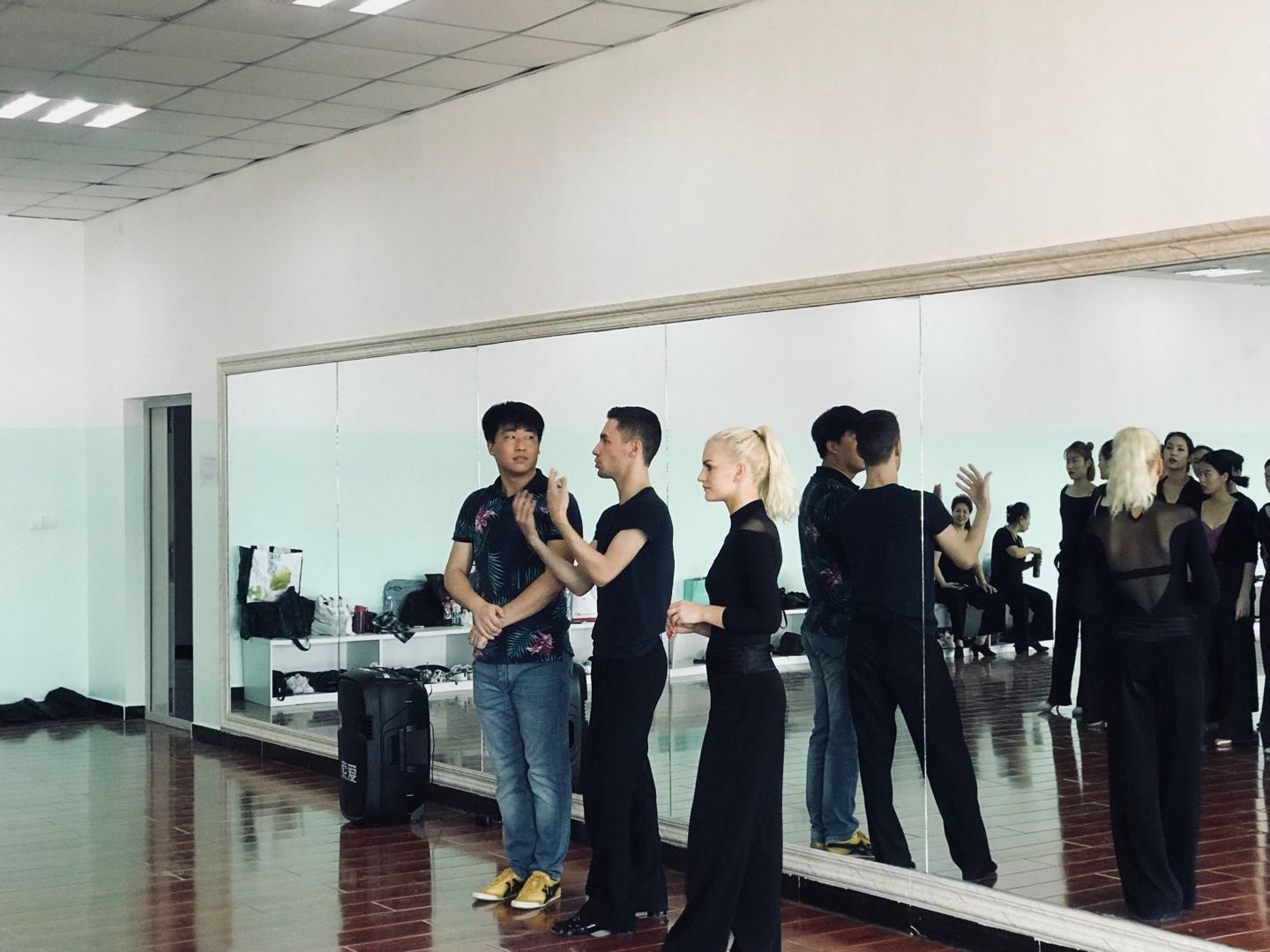 舞动青春,魅力无限 舞动青春,魅力无限