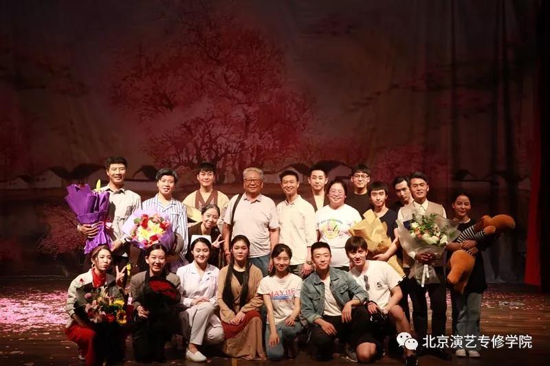 表演系15级毕业剧目《暗恋桃花源》在实验剧场上演 表演系15级毕业剧目《暗恋桃花源》在实验剧场上演