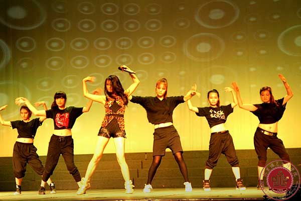 我院2013-2014学年开学典礼暨教师节庆祝大会隆重举行