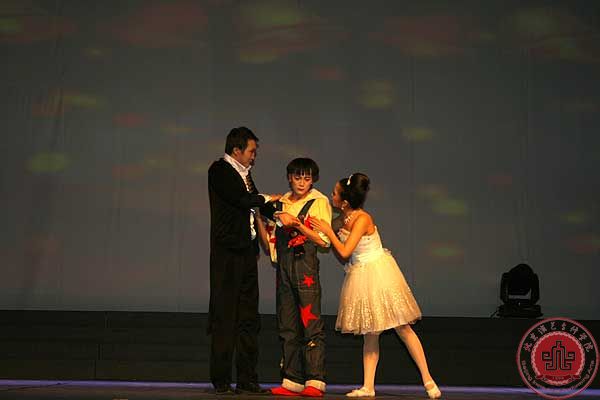 《东东的玩具王国》市场运作首演近800人观看获好评