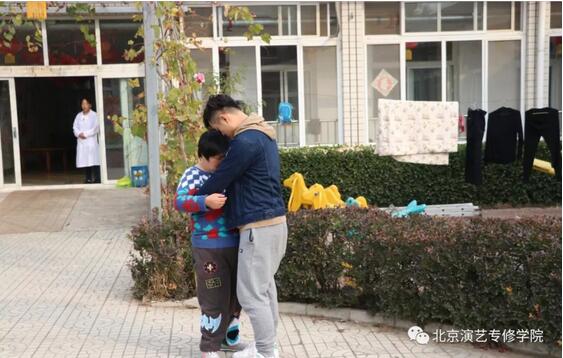 我院文化产业管理系开展敬老献爱心活动 我院文化产业管理系开展敬老献爱心活动