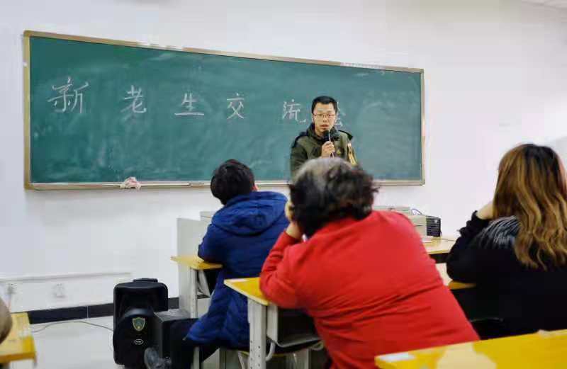 我院影视艺术系举办新老生交流学习会 我院影视艺术系举办新老生交流学习会