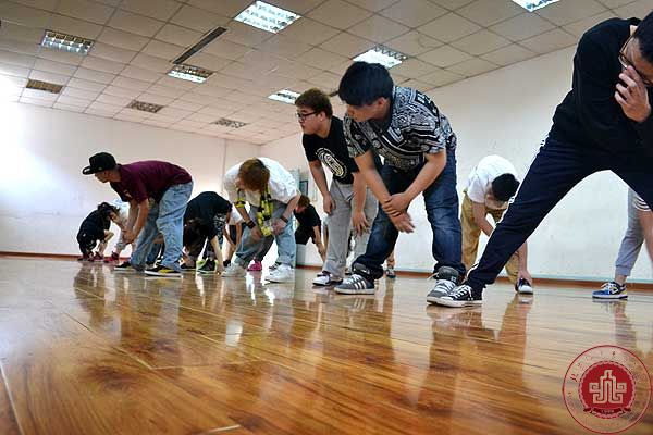 舞蹈系外籍教师指导教学活动