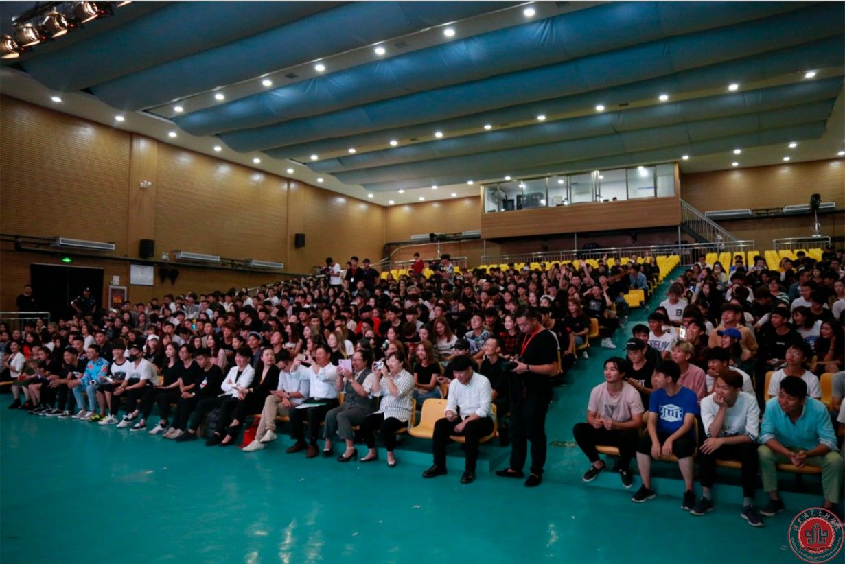 香港著名演员、歌手温兆伦被聘为我院客座教授 香港著名演员、歌手温兆伦被聘为我院客座教授