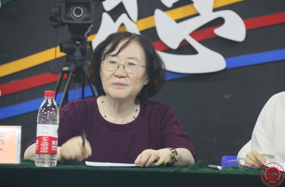 王振江、邓璿教授为2017级播音主持专业学生做专业测试 王振江、邓璿教授为2017级播音主持专业学生做专业测试