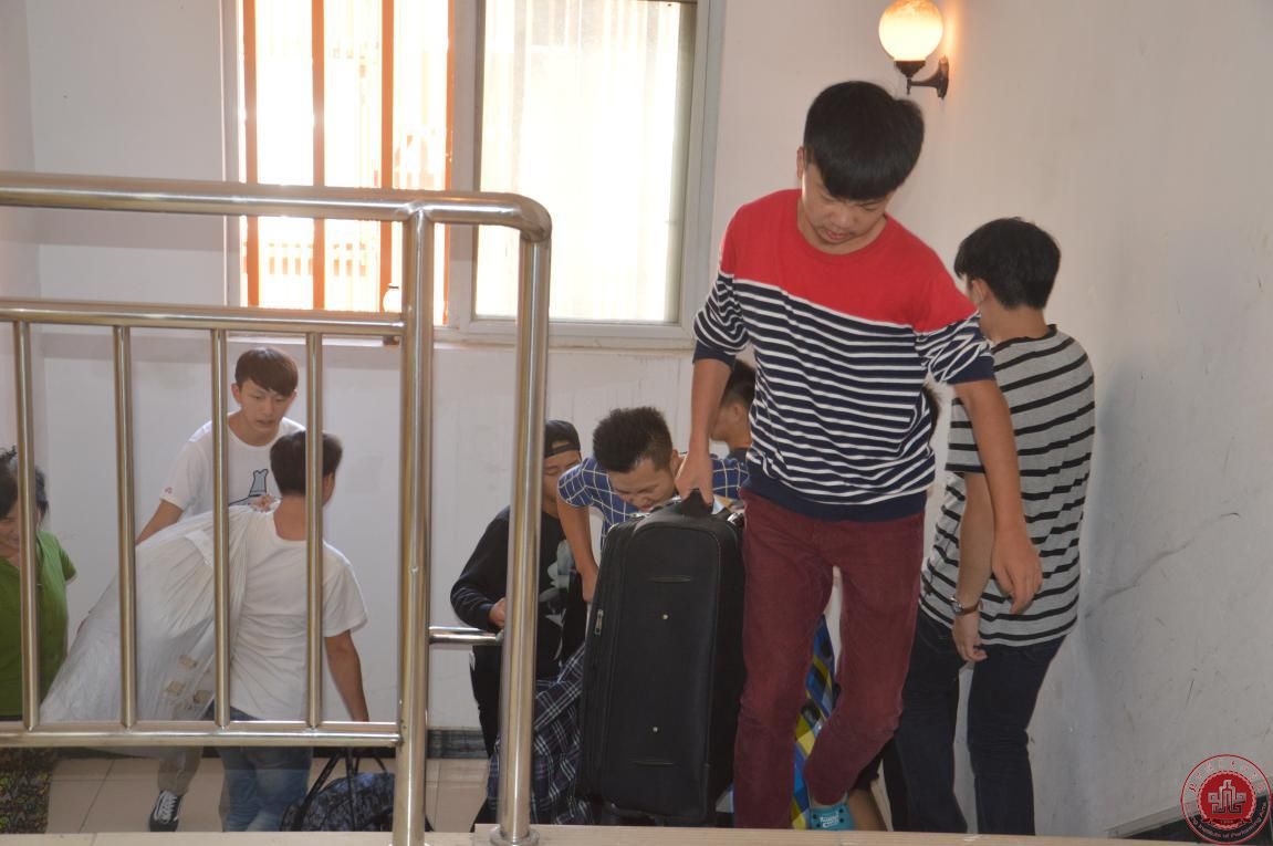 我校整体搬迁工作正有序进行 我校整体搬迁工作正有序进行