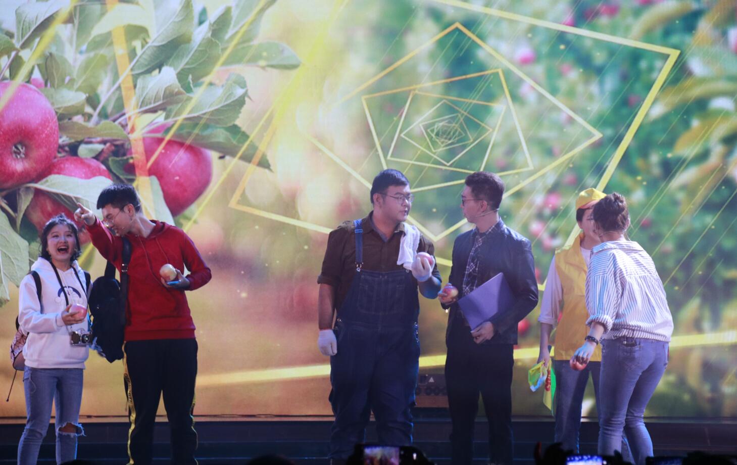 我院播音主持系学生参加昌平区“《苹果红了》音乐舞蹈诗 我院播音主持系学生参加昌平区“《苹果红了》音乐舞蹈诗