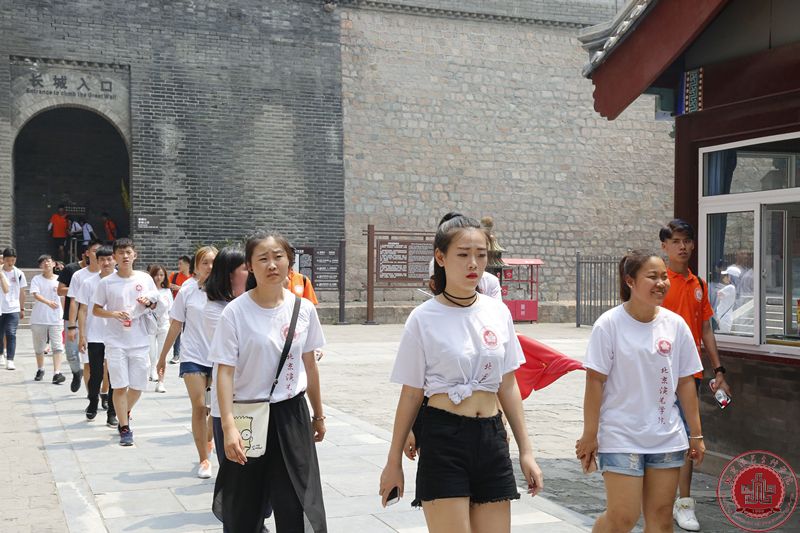 第十三届玩艺夏夏令营快报：游览天安门登长城
