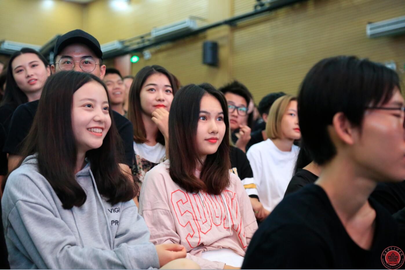 香港著名演员、歌手温兆伦被聘为我院客座教授 香港著名演员、歌手温兆伦被聘为我院客座教授